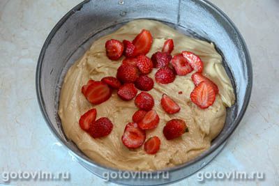 Шарлотка с клубникой Шарлотка с клубникой