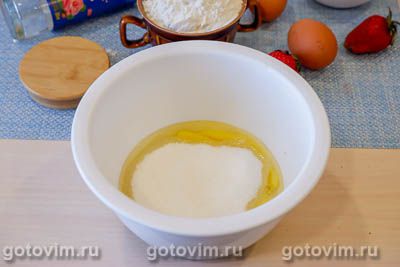 Пирог с клубникой, сливками и корочкой из взбитых белков Пирог с клубникой, сливками и корочкой из взбитых белков