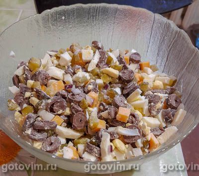 Легкий салат из куриных сердечек с маринованными огурцами Легкий салат из куриных сердечек с маринованными огурцами