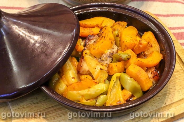 Тажин из свиной грудинки с тыквой и сладким перцем Тажин из свиной грудинки с тыквой и сладким перцем