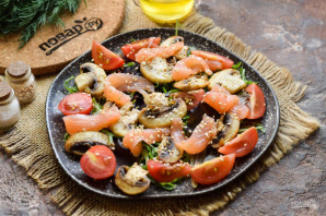 Салат с красной рыбой и шампиньонами