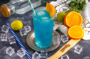 Коктейль "Голубые гавайи"