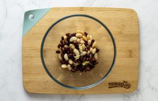 Теплый салат с фасолью