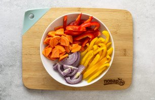 Карамелизированные овощи в сковороде Карамелизированные овощи в сковороде