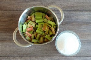 Цукаты из ревеня Цукаты из ревеня