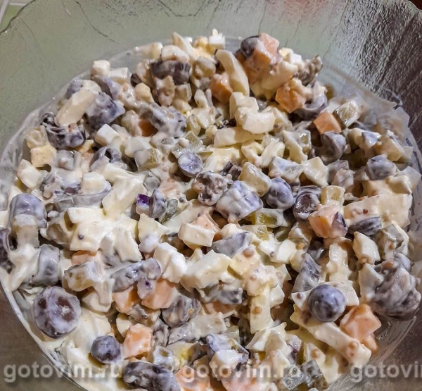 Легкий салат из куриных сердечек с маринованными огурцами Легкий салат из куриных сердечек с маринованными огурцами