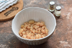 Салат с фасолью и морепродуктами Салат с фасолью и морепродуктами