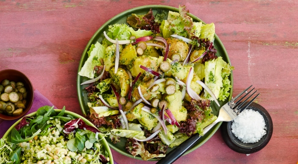 Зеленый салат с мятым молодым картофелем, пошаговый рецепт с фото Зеленый салат с мятым молодым картофелем, пошаговый рецепт с фото