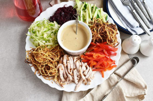 Салат с картошкой фри Салат с картошкой фри