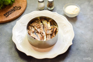 Салат со шпротами и огурцами