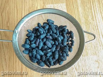 Творожный десерт с жимолостью и кокосовой стружкой Творожный десерт с жимолостью и кокосовой стружкой