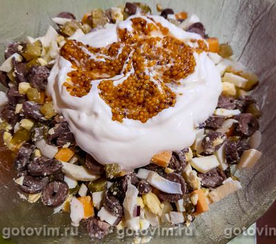 Легкий салат из куриных сердечек с маринованными огурцами Легкий салат из куриных сердечек с маринованными огурцами