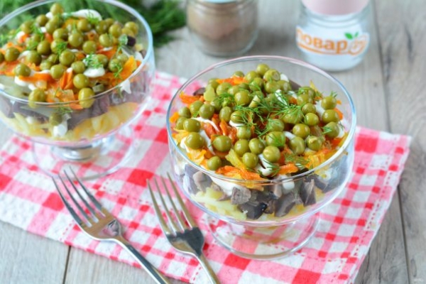 Слоеный салат с сердцем Слоеный салат с сердцем