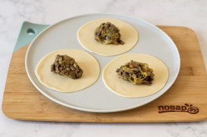 Китайские пельмени с капустой и грибами Китайские пельмени с капустой и грибами