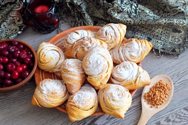 "Бадамбура" с вишней и орехами "Бадамбура" с вишней и орехами