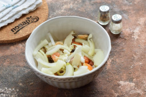 Салат с фасолью и морепродуктами Салат с фасолью и морепродуктами