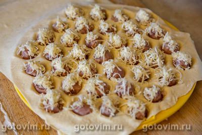 Мини-пирожки из слоеного теста в форме для пельменей Мини-пирожки из слоеного теста в форме для пельменей