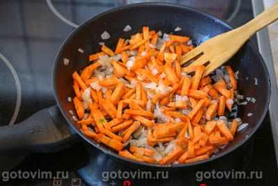 Свинина с овощами и слоеным тестом в тажине Свинина с овощами и слоеным тестом в тажине