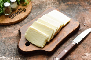 Жареный адыгейский сыр с помидорами Жареный адыгейский сыр с помидорами