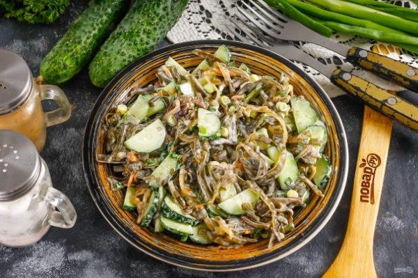 Салат с морской капустой и свежим огурцом Салат с морской капустой и свежим огурцом