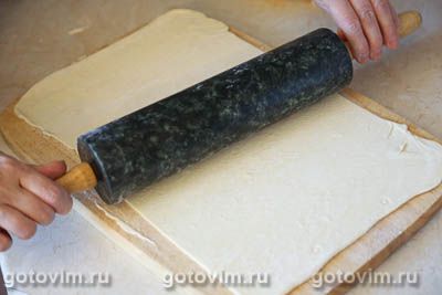 Мини-пирожки из слоеного теста в форме для пельменей Мини-пирожки из слоеного теста в форме для пельменей