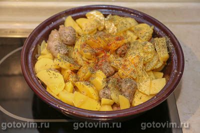 Тажин из колбасок с картошкой Тажин из колбасок с картошкой