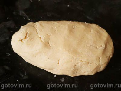 Песочный пирог с заварным кремом и консервированными абрикосами