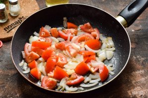 Говяжья печень тушеная с помидорами Говяжья печень тушеная с помидорами