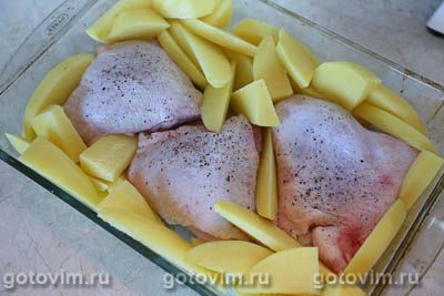 Куриные бедра, запеченные в соусе из сливочного масла с чесноком и лимоном