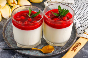 Панна-котта с вишней Панна-котта с вишней