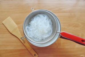 Китайский салат с крахмальной лапшой Китайский салат с крахмальной лапшой