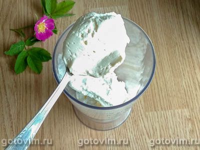 Творожный десерт с жимолостью и кокосовой стружкой Творожный десерт с жимолостью и кокосовой стружкой