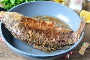 Жареный карась в сухарях Жареный карась в сухарях