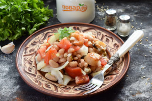 Салат с фасолью и морепродуктами Салат с фасолью и морепродуктами