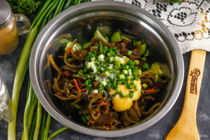 Салат с морской капустой и свежим огурцом Салат с морской капустой и свежим огурцом