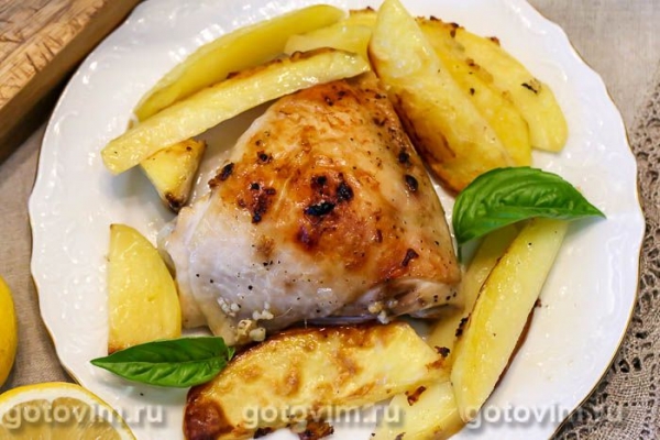 Куриные бедра, запеченные в соусе из сливочного масла с чесноком и лимоном