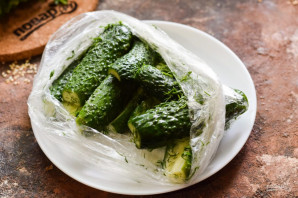 Быстрые огурчики в пакете Быстрые огурчики в пакете