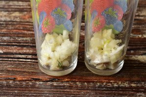 "Селедка под шубой" в стаканчиках
