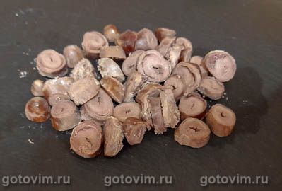 Легкий салат из куриных сердечек с маринованными огурцами Легкий салат из куриных сердечек с маринованными огурцами