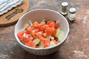 Салат с фасолью и морепродуктами Салат с фасолью и морепродуктами