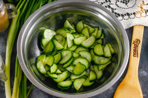 Салат с морской капустой и свежим огурцом Салат с морской капустой и свежим огурцом