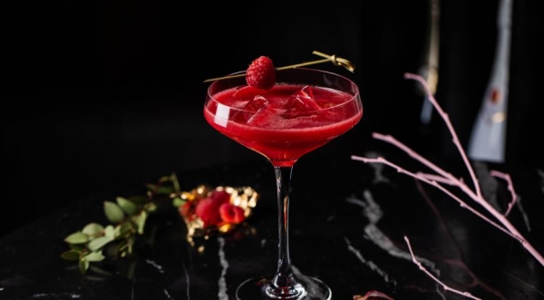 Коктейль «Личи с малиной тини», пошаговый рецепт с фото Коктейль «Личи с малиной тини», пошаговый рецепт с фото