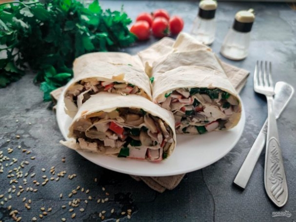 Рулет из лаваша с грибами и крабовыми палочками Рулет из лаваша с грибами и крабовыми палочками