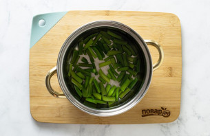 Теплый салат с фасолью