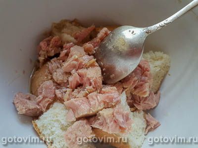 Фаршированный перец с тунцом по сырной корочкой, запеченный в духовке