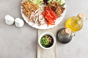 Салат с картошкой фри Салат с картошкой фри