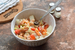 Салат с фасолью и морепродуктами Салат с фасолью и морепродуктами