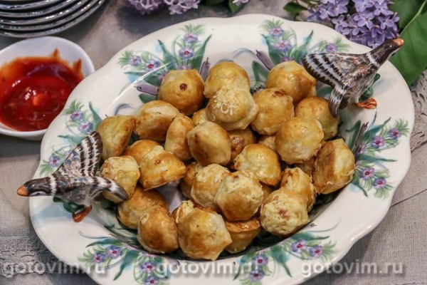 Мини-пирожки из слоеного теста в форме для пельменей Мини-пирожки из слоеного теста в форме для пельменей