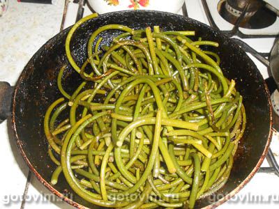 Жареные чесночные стрелки Жареные чесночные стрелки