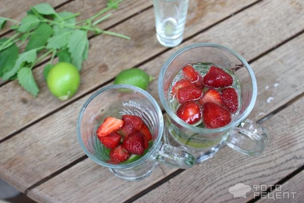 Рецепт: Клубничный мохито - без алкогольный, просто и красиво